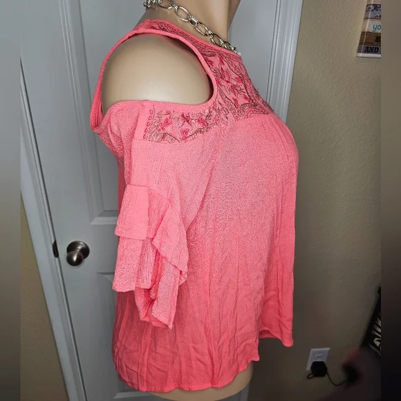 Democracy Embroidered Cold Shoulder Blouse, Women's Plus Size 1X - Picture 2 of 8